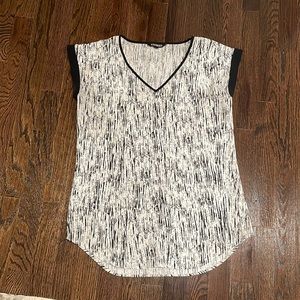 Express size S black and white print shirt